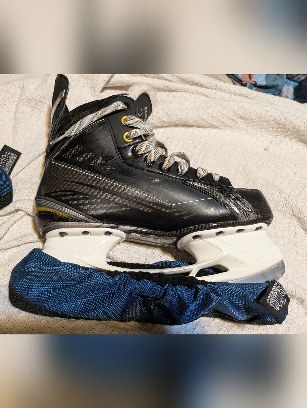 Bauer Supreme 160 Ice Skates Black mens 6.5 US, UK 6, EUR 39 With Covers